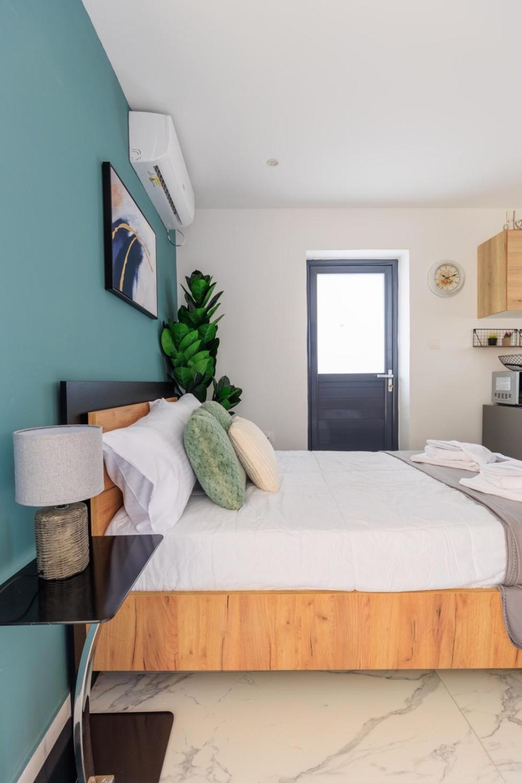 Aiolos Super Lux Suite Jucuzzi Nea Smyrni Centre أثينا المظهر الخارجي الصورة