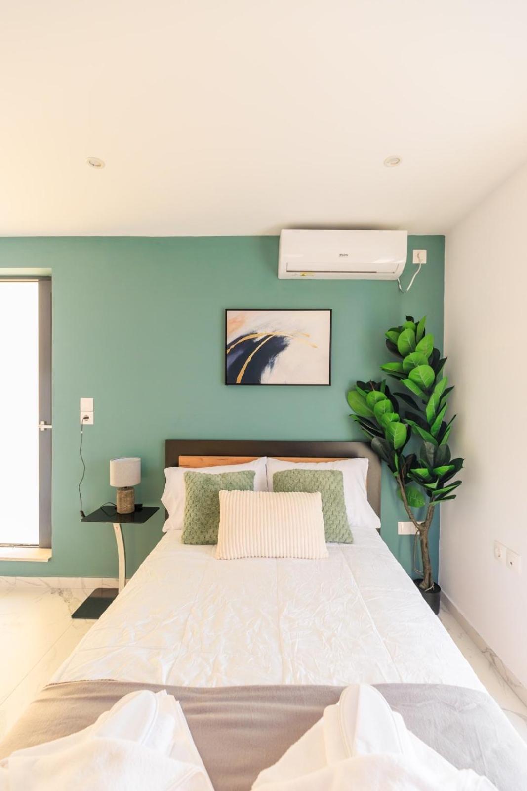 Aiolos Super Lux Suite Jucuzzi Nea Smyrni Centre أثينا المظهر الخارجي الصورة