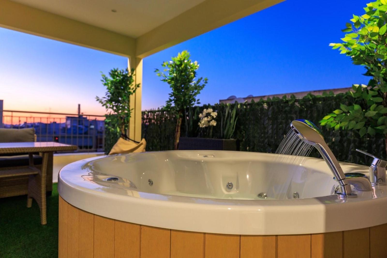 Aiolos Super Lux Suite Jucuzzi Nea Smyrni Centre أثينا المظهر الخارجي الصورة